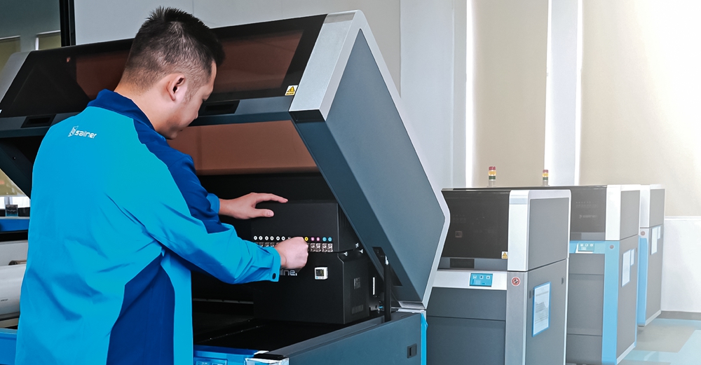 Full color 3D printer using WJP technology<br/> Saina J400 Plus